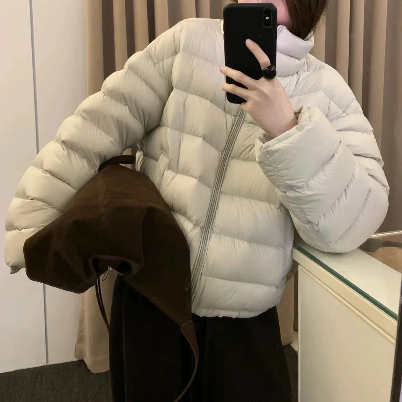 Женская хлопковая куртка в корейском стиле, повседневная, свободного кроя, с длинными рукавами, на молнии, однотонная, зимнее пальто
Женская хлопковая куртка в корейском стиле, повседневная, свободного кроя, с длинными рукавами, на молнии, однотонная, зимнее пальто