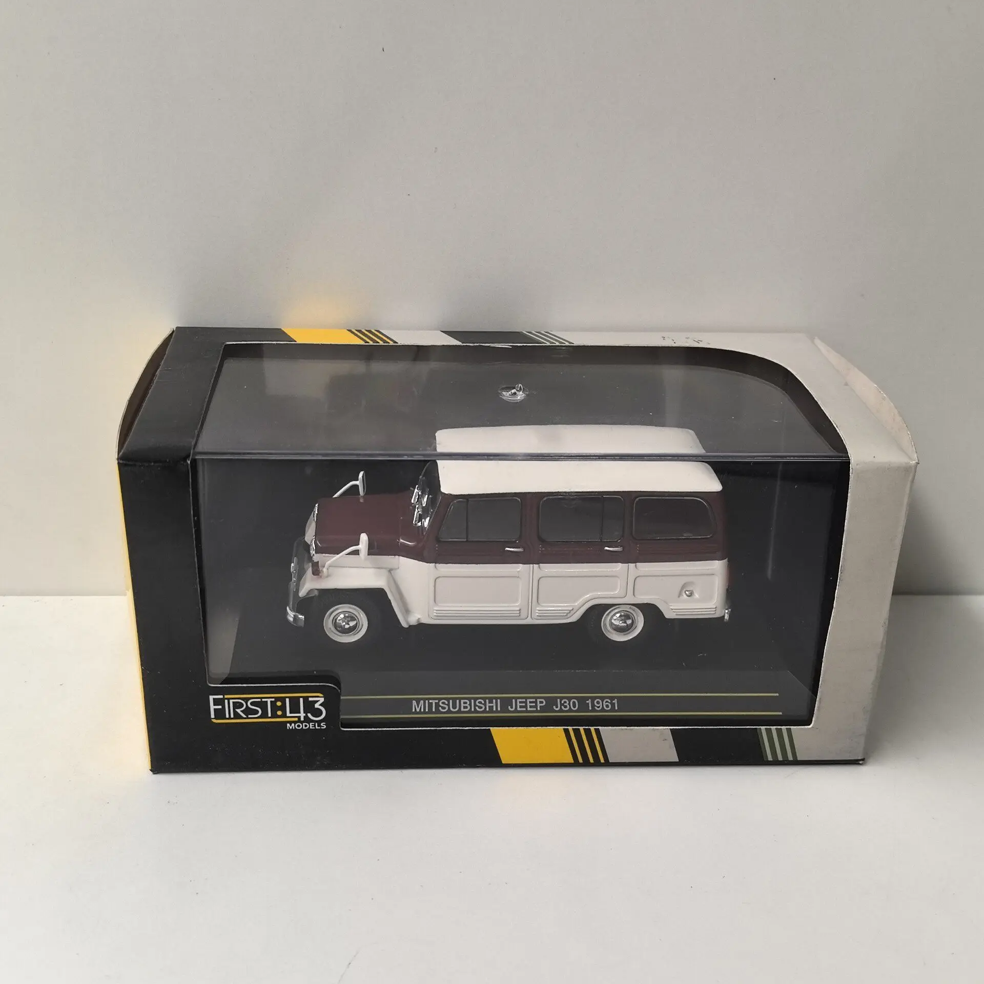 Diecast FIRST 1/43 Scale MITSUBISHI JEEP J30 1961 2c Alloy Car Model
Diecast FIRST 1/43 Scale MITSUBISHI JEEP J30 1961 2c Alloy Car Model