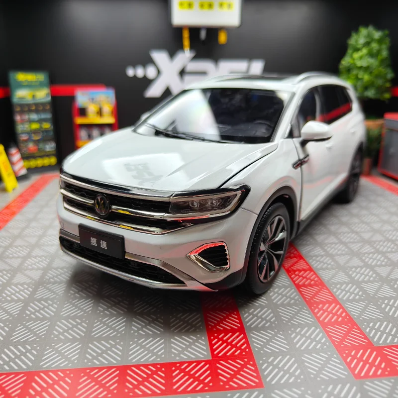 Diecast 1:18 Scale VW Teramont Original Factory Full Door Alloy Car Model Collectible Toy Gift Souvenir Display Ornament
Diecast 1:18 Scale VW Teramont Original Factory Full Door Alloy Car Model Collectible Toy Gift Souvenir Display Ornament