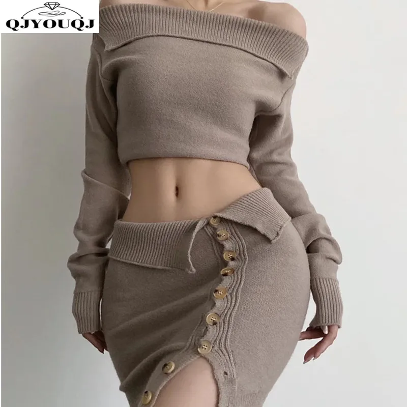 Sexy One Shoulder Collar Knitted Shirt Women's Two Piece Set 2025 Autumn/Winter New High Waist Short Skirt Sweater Set
Sexy One Shoulder Collar Knitted Shirt Women's Two Piece Set 2025 Autumn/Winter New High Waist Short Skirt Sweater Set