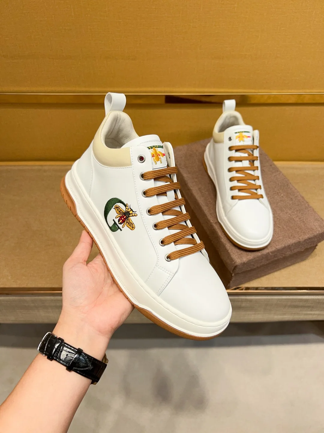 High-top Men's Top Genuine leather Sports shoes Luxury fashion Lace-up shoes sneaker Running shoes
High-top Men's Top Genuine leather Sports shoes Luxury fashion Lace-up shoes sneaker Running shoes