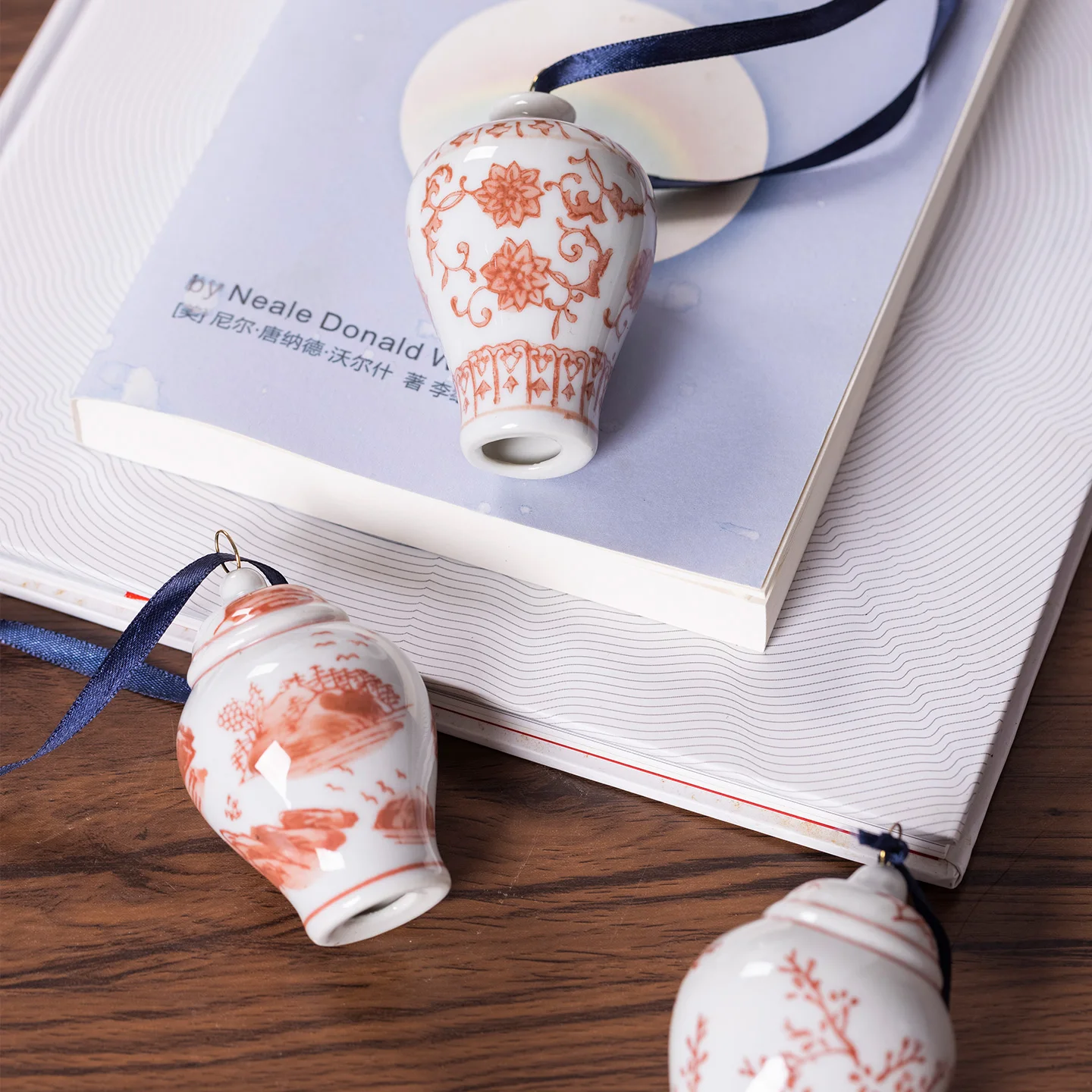 New Chinese style red ceramic pendant Christmas tree decoration pendant
New Chinese style red ceramic pendant Christmas tree decoration pendant