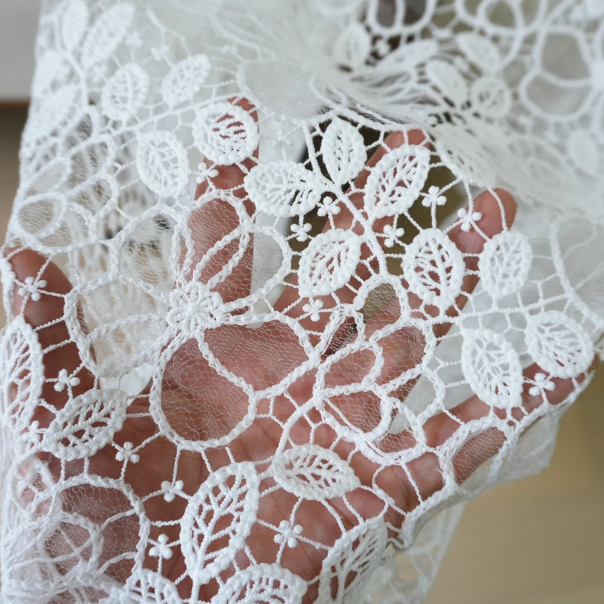 Hollow Out Embroidered Boning-Style Fabric for Fashion Wedding Dresses Lace Garments Material
Hollow Out Embroidered Boning-Style Fabric for Fashion Wedding Dresses Lace Garments Material