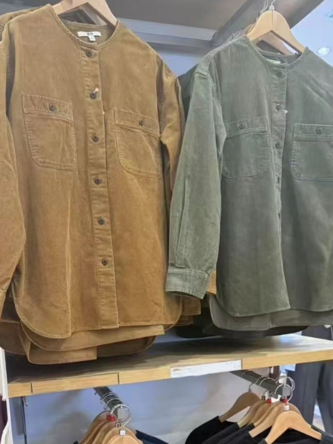 Осенне-зимняя женская вельветовая куртка-рубашка с длинным рукавом, рабочая одежда, верхняя одежда свободного кроя M48038, повседневное модное пальто
Осенне-зимняя женская вельветовая куртка-рубашка с длинным рукавом, рабочая одежда, верхняя одежда свободного кроя M48038, повседневное модное пальто