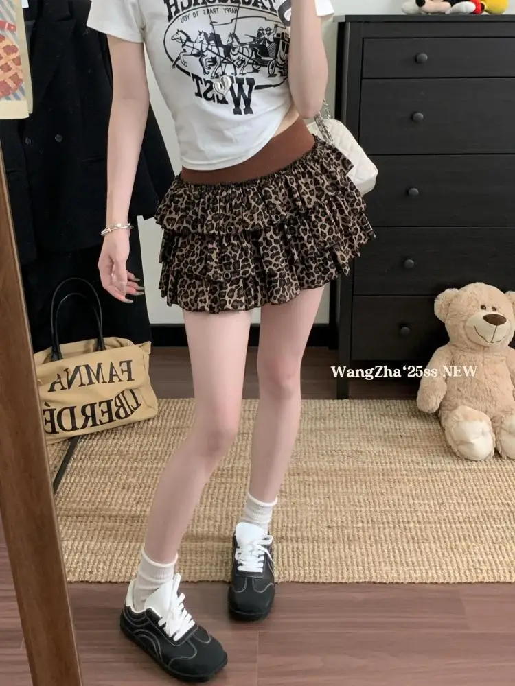 Korean Women's 2025 New Brown Leopard Print Patchwork Versatile Cake Short Skirt Summer Vintage High Waist Mini Skirt Streetwear
Korean Women's 2025 New Brown Leopard Print Patchwork Versatile Cake Short Skirt Summer Vintage High Waist Mini Skirt Streetwear
