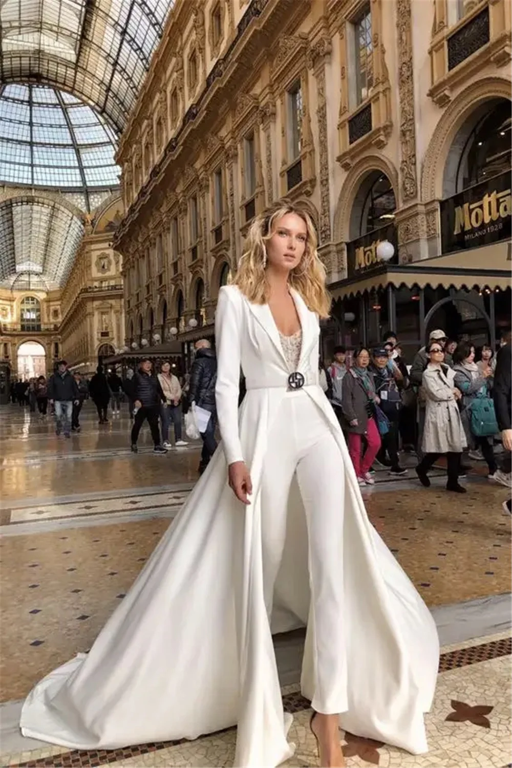 Modern White Jumpsuits With Long Blazer Shiny Crystal Prom Dresses Long Loose Pant Prom Gowns Fashion Formal Dress
Modern White Jumpsuits With Long Blazer Shiny Crystal Prom Dresses Long Loose Pant Prom Gowns Fashion Formal Dress
