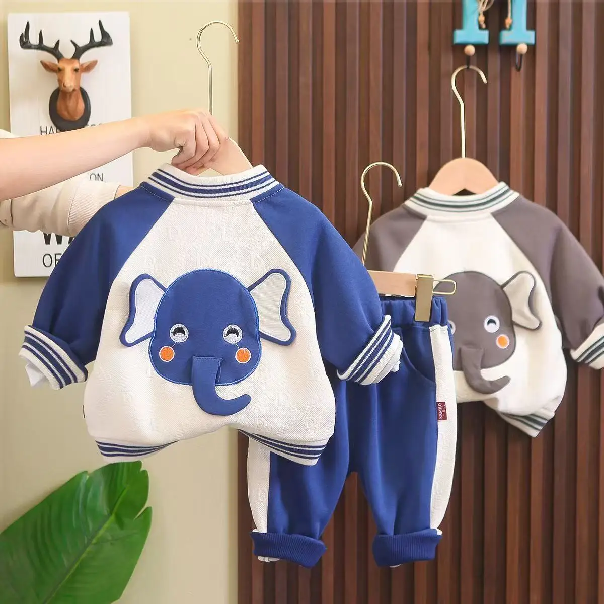 2025 New Children's Clothes Set Autumn Pocketsuit Sweatshirtsuit For Boys Stylish Sweatshirt 80-120CM
2025 New Children's Clothes Set Autumn Pocketsuit Sweatshirtsuit For Boys Stylish Sweatshirt 80-120CM