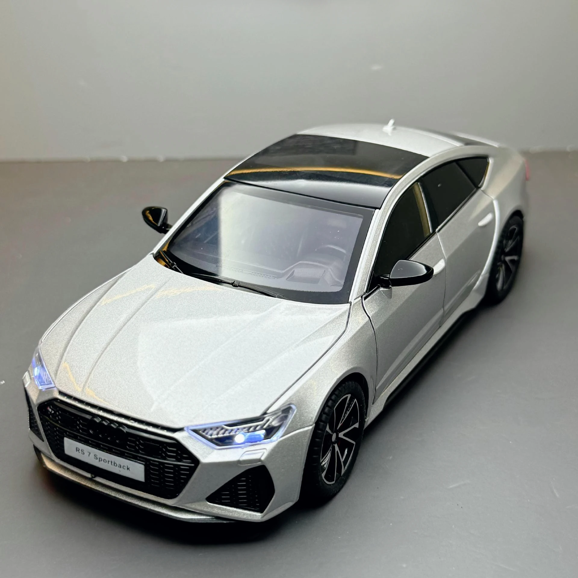 Alloy car model 1-24 Audi RS7 sports car with sound and light feedback toy car sound effect model ornament
Alloy car model 1-24 Audi RS7 sports car with sound and light feedback toy car sound effect model ornament
