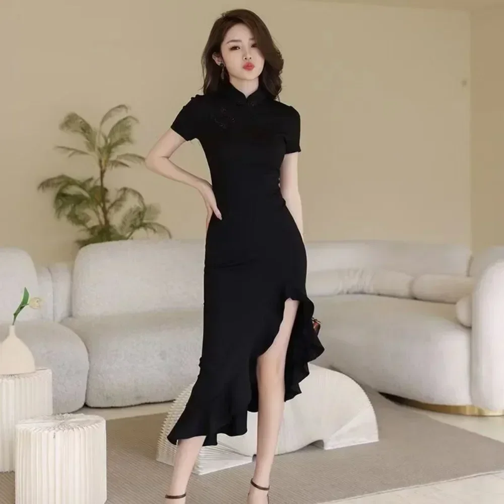 Современный длинный Cheongsam для женщин, карнавальный костюм, восточное платье-труба, китайское черное вечернее платье Ципао, асимметричные оборки
Современный длинный Cheongsam для женщин, карнавальный костюм, восточное платье-труба, китайское черное вечернее платье Ципао, асимметричные оборки