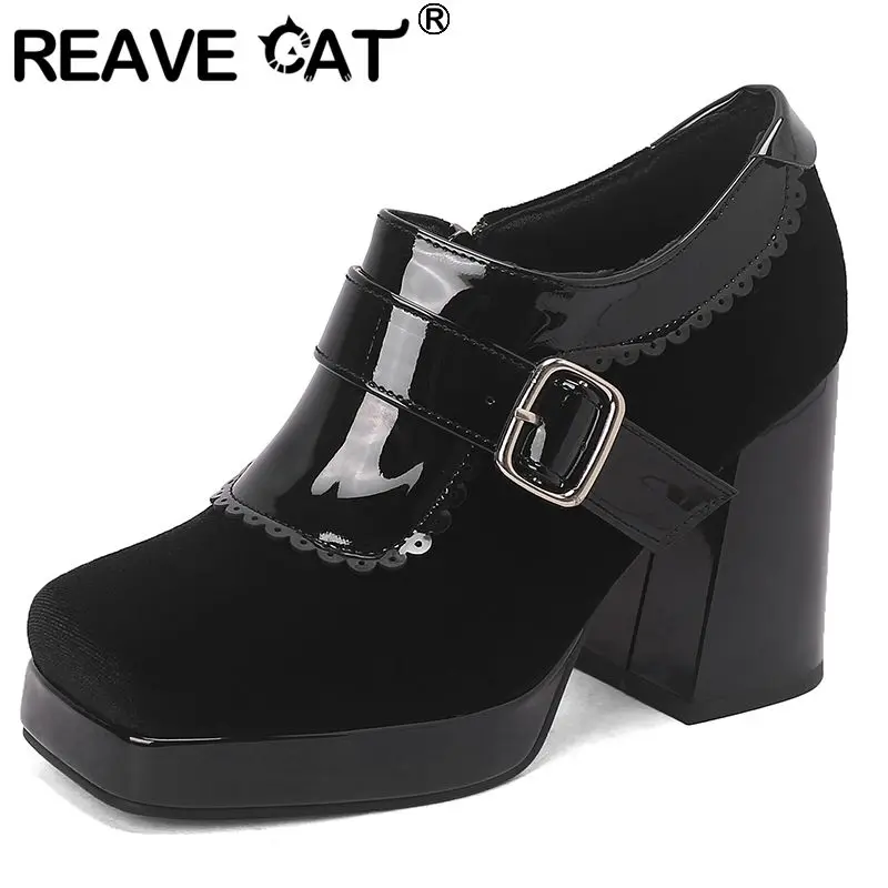 REAVE CAT Flock Замшевые женские туфли-лодочки с квадратным носком на массивном каблуке 9,5 см, платформа 2 см, застежка-молния, пряжка ремня, разноцветные, большой размер 46 47 48
REAVE CAT Flock Замшевые женские туфли-лодочки с квадратным носком на массивном каблуке 9,5 см, платформа 2 см, застежка-молния, пряжка ремня, разноцветные, большой размер 46 47 48