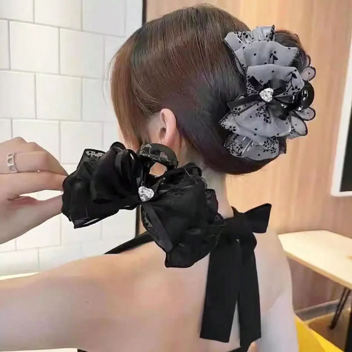 1pc women's multi-color rhinestone heart embellishment mesh bow hair clip double-sided bubble grip clip fluffy hair claw
1pc women's multi-color rhinestone heart embellishment mesh bow hair clip double-sided bubble grip clip fluffy hair claw