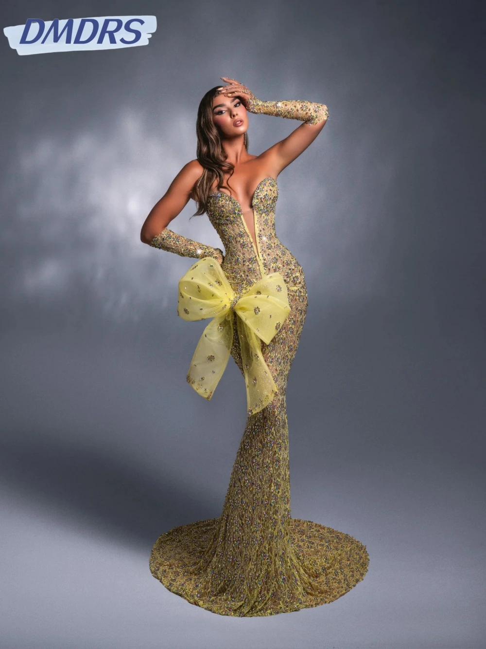 Yellow Sparkling Crystal Lace Long Evening Dress With Bow Illusion Deep V-neck Wedding Party Gown New Customized Prom Dresses
Yellow Sparkling Crystal Lace Long Evening Dress With Bow Illusion Deep V-neck Wedding Party Gown New Customized Prom Dresses