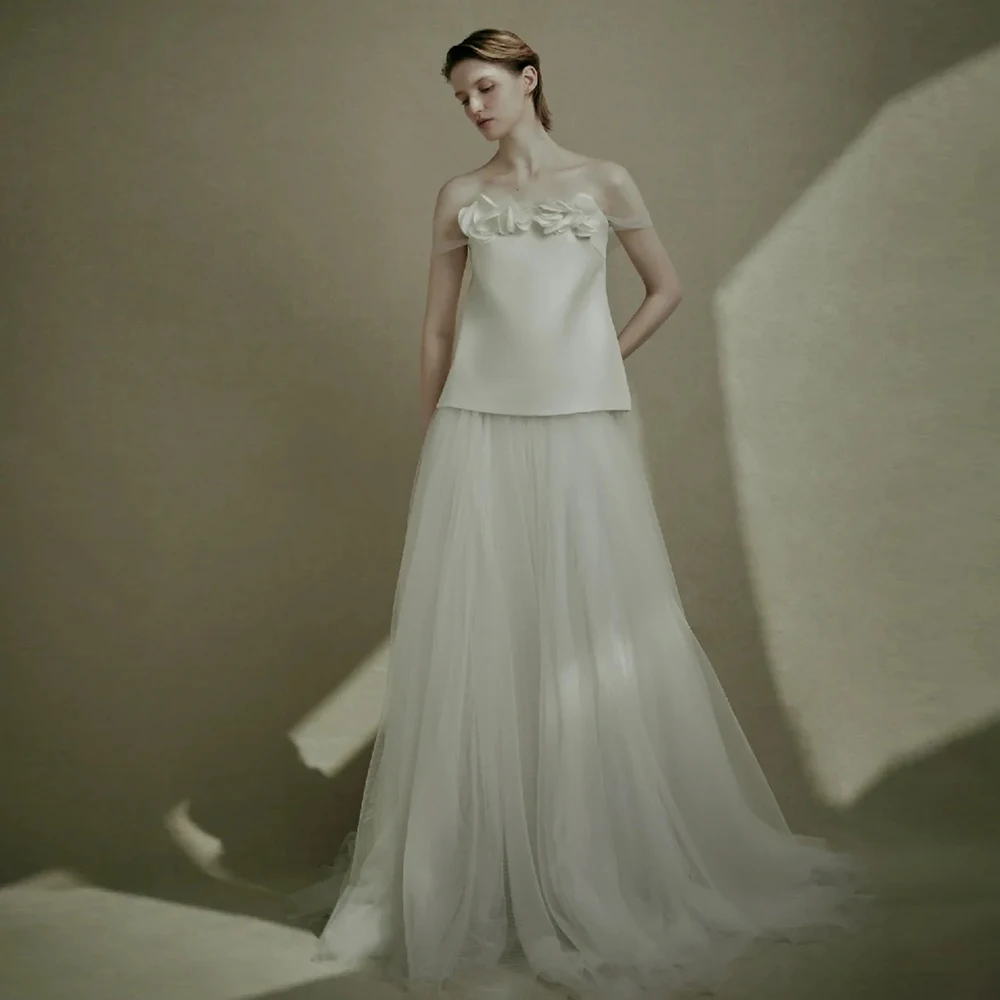 Customized Strapless Satin And Tulle Bridal Gown Sleeveless A Line Sweep Train Wedding Dress Bridal Photoshoot Dress TSWD561
Customized Strapless Satin And Tulle Bridal Gown Sleeveless A Line Sweep Train Wedding Dress Bridal Photoshoot Dress TSWD561