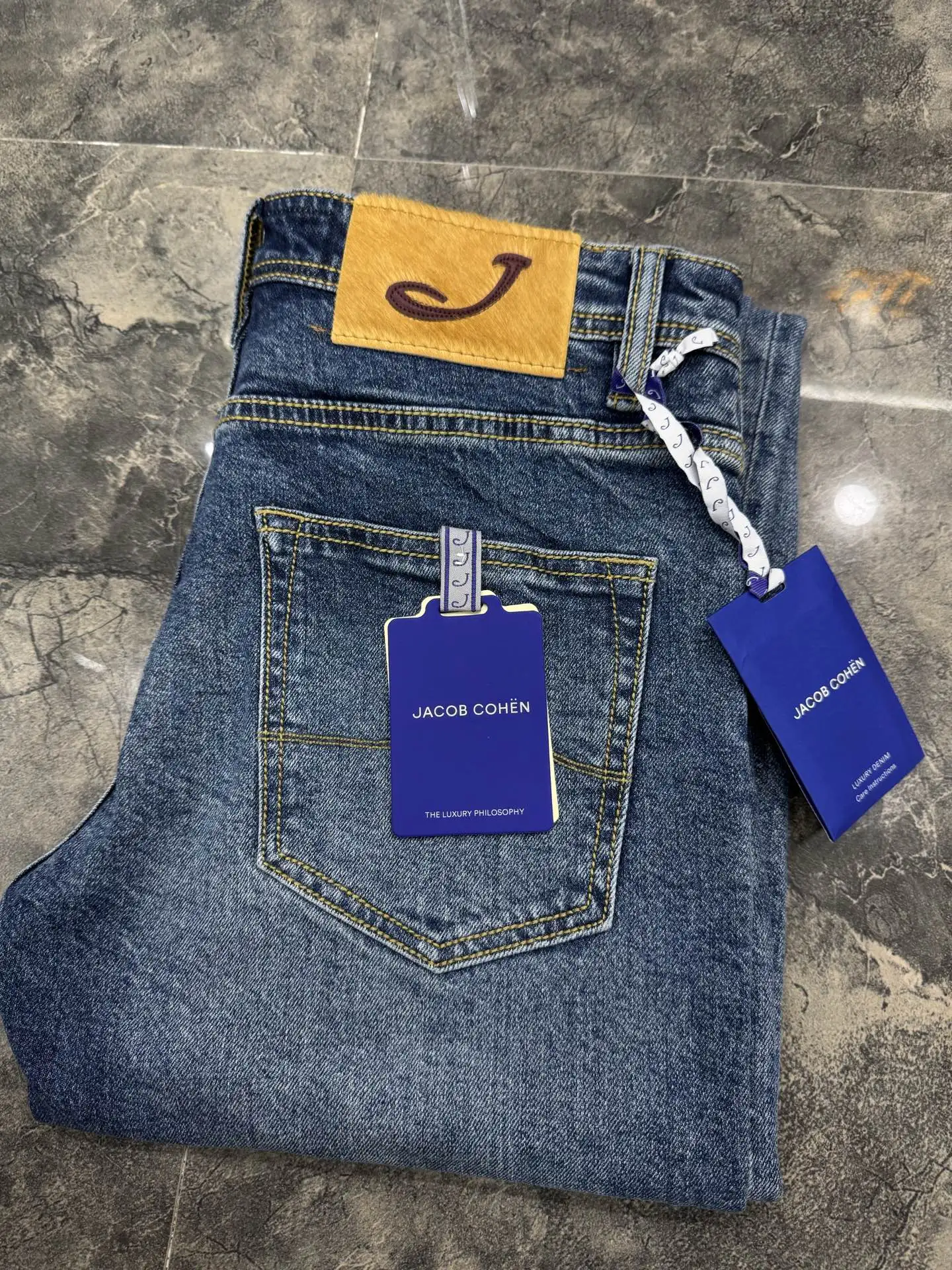 Straight Leg Men's Jeans Quality Casual Slim Fit mid Waist Zipper Closure Four Seasons Suitable Youth Jeans
Straight Leg Men's Jeans Quality Casual Slim Fit mid Waist Zipper Closure Four Seasons Suitable Youth Jeans