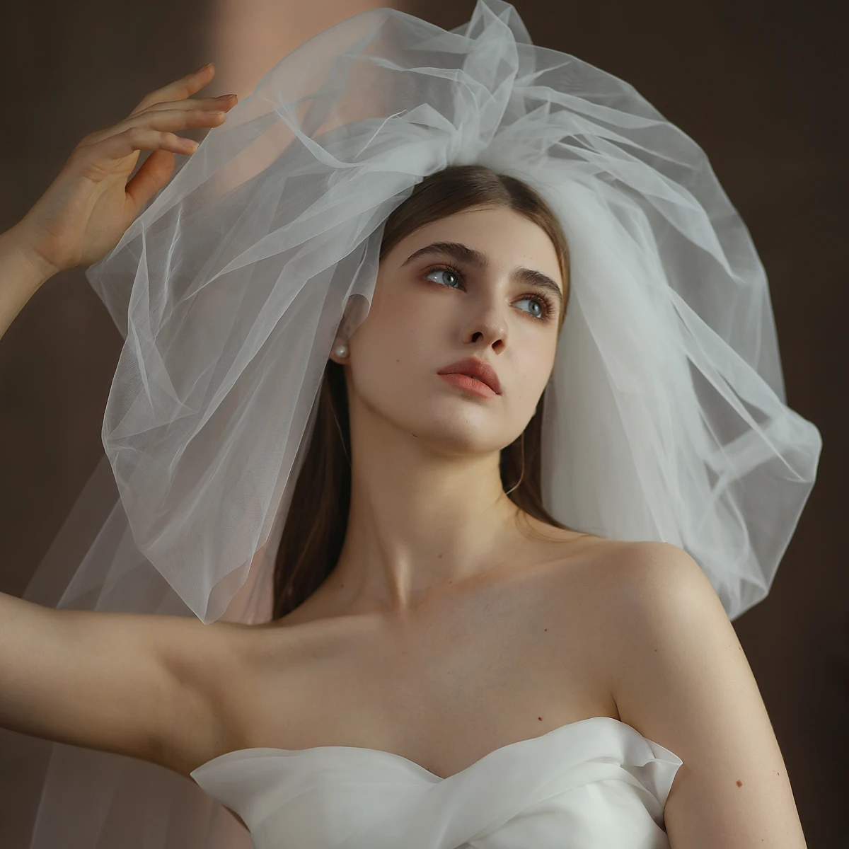 V306 Unique Handmade Wedding Bridal Veil Fluffy Semi-Transparent Tulle Waist Length White Brides Veil with Hair Comb
V306 Unique Handmade Wedding Bridal Veil Fluffy Semi-Transparent Tulle Waist Length White Brides Veil with Hair Comb