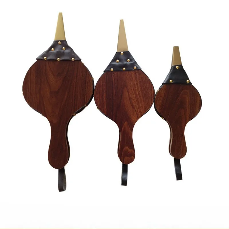 Большой, средний и маленький ручной деревянный вентилятор для камина, ручной вентилятор из кожи «Тигр», прибор для удаления пыли для барбекю
Большой, средний и маленький ручной деревянный вентилятор для камина, ручной вентилятор из кожи «Тигр», прибор для удаления пыли для барбекю