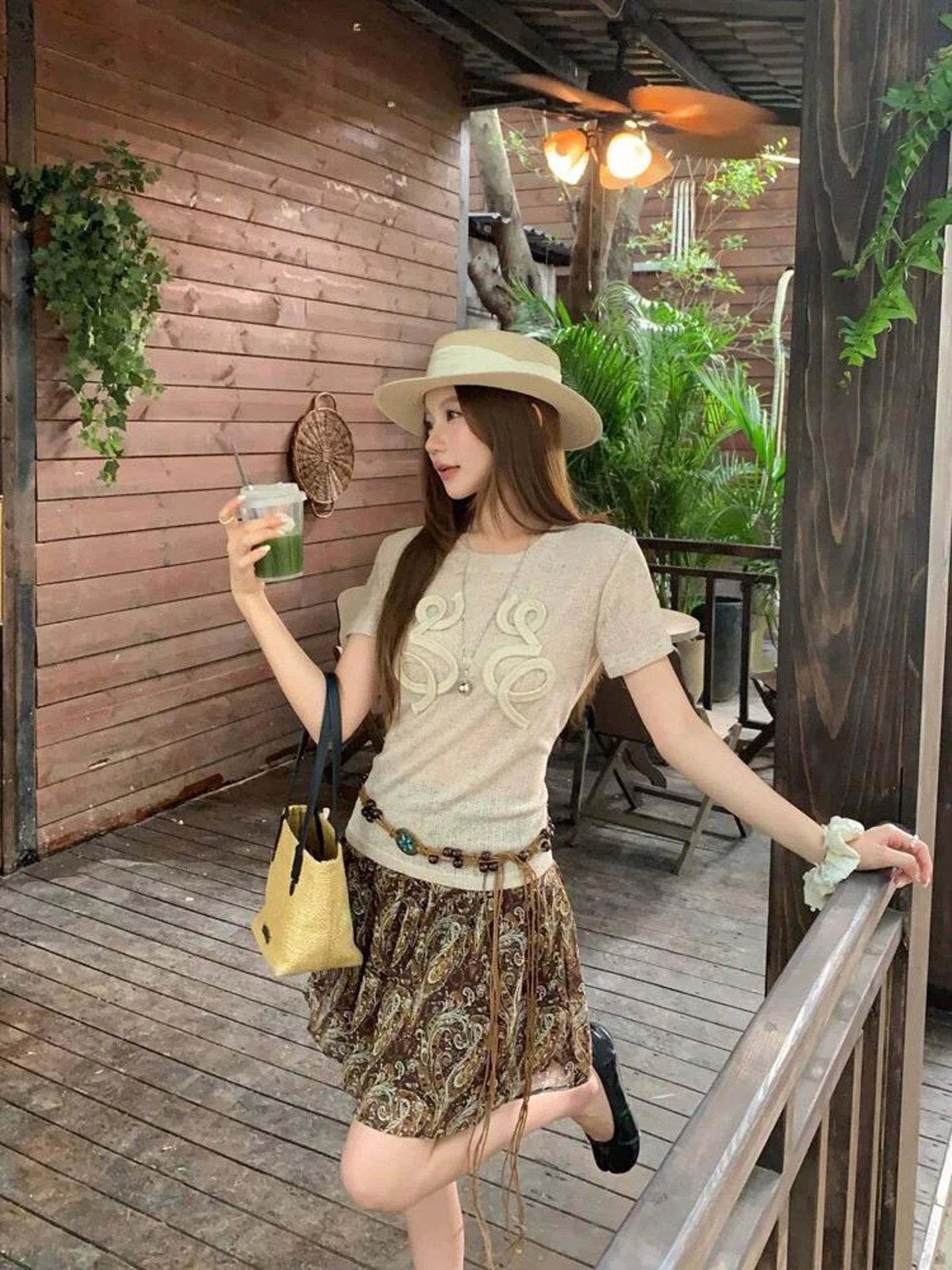 Retro Embroidered round Neck Short Sleeve T-Shirt And High Waist A-Line Skirt Two-Piece Set Summer New Arrival Women's F...
Retro Embroidered round Neck Short Sleeve T-Shirt And High Waist A-Line Skirt Two-Piece Set Summer New Arrival Women's F...