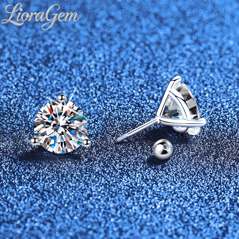 LioraGem Classic Moissanite Three-claw Stud Earrings, Simple and Elegant Moissanite Threaded Stud Earrings Platinum PT950 Stamp
LioraGem Classic Moissanite Three-claw Stud Earrings, Simple and Elegant Moissanite Threaded Stud Earrings Platinum PT950 Stamp