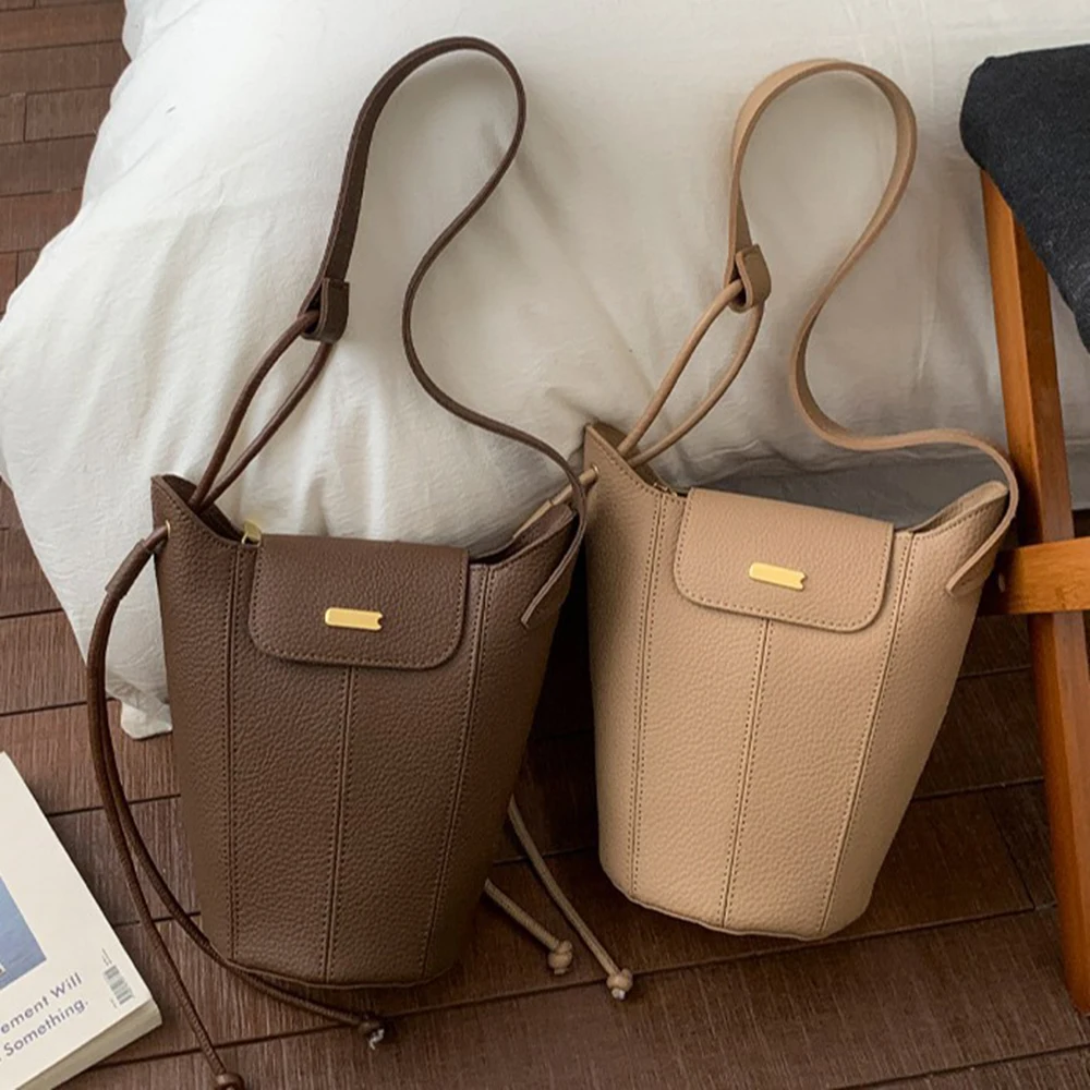 Форма ведра, однотонная сумка через плечо в винтажном стиле, женская сумка из искусственной кожи, простой дизайн, роскошная сумка на ремне для женщин
Форма ведра, однотонная сумка через плечо в винтажном стиле, женская сумка из искусственной кожи, простой дизайн, роскошная сумка на ремне для женщин