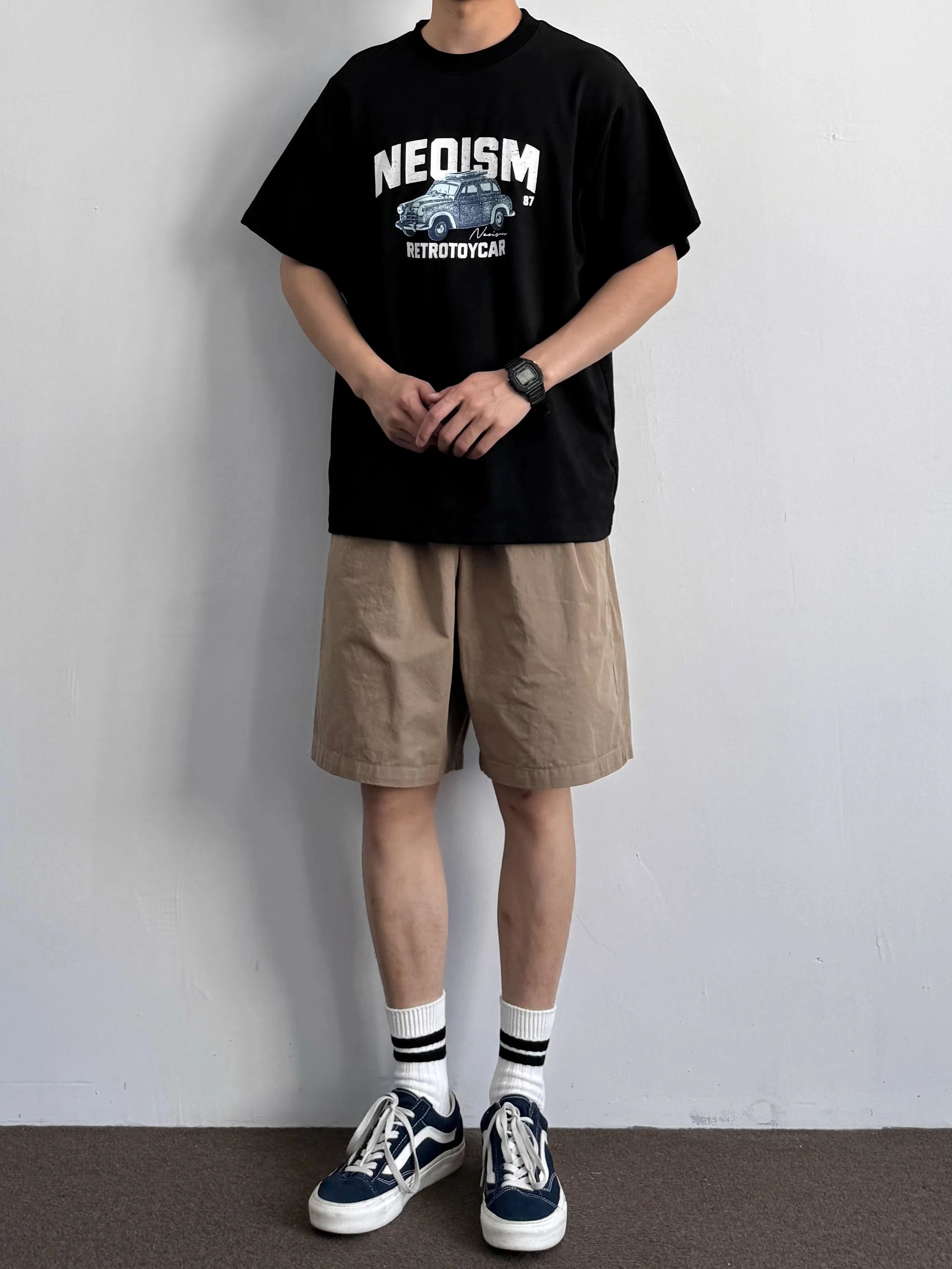 Летние винтажные прямые джинсы в американском стиле High Street, свободные повседневные спортивные брюки с пятью точками для мужчин и женщин
Летние винтажные прямые джинсы в американском стиле High Street, свободные повседневные спортивные брюки с пятью точками для мужчин и женщин