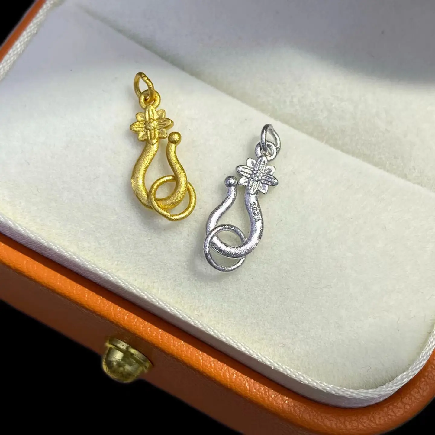 Wholesale DIY S925 Sterling Silver Clasp Necklace Bracelet Clasp Hook Accessories for 3-8mm Pearls 10pcs/lot
Wholesale DIY S925 Sterling Silver Clasp Necklace Bracelet Clasp Hook Accessories for 3-8mm Pearls 10pcs/lot