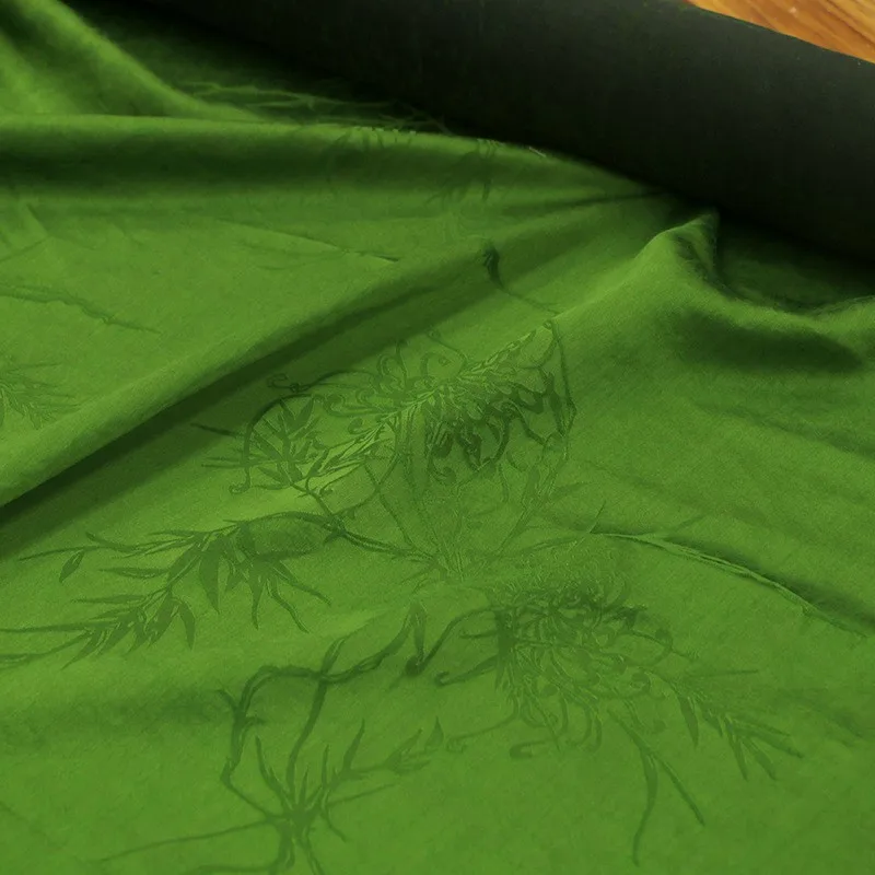 The classic national treasure chrysanthemum pattern satin jacquard fragrant gauze fabric is a new Chinese-style artistic
The classic national treasure chrysanthemum pattern satin jacquard fragrant gauze fabric is a new Chinese-style artistic