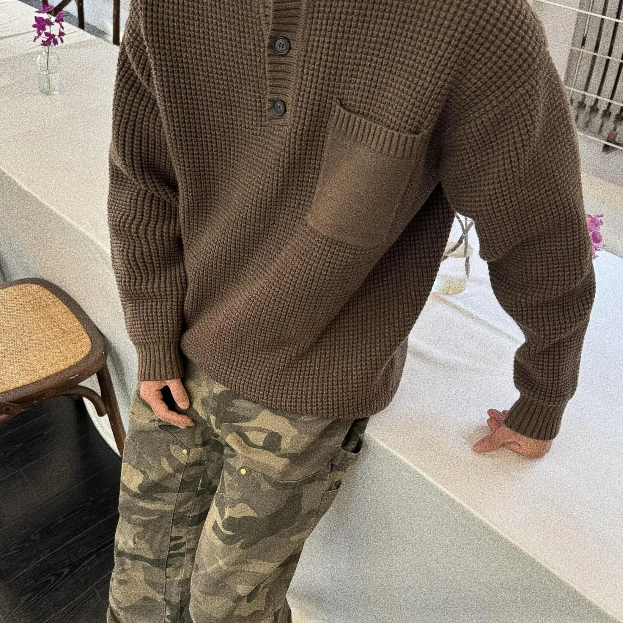 Винтажный повседневный длинный вязаный свитер с воротником-стойкой, однотонный, из высококачественной пряжи, мужская зимняя одежда
Винтажный повседневный длинный вязаный свитер с воротником-стойкой, однотонный, из высококачественной пряжи, мужская зимняя одежда