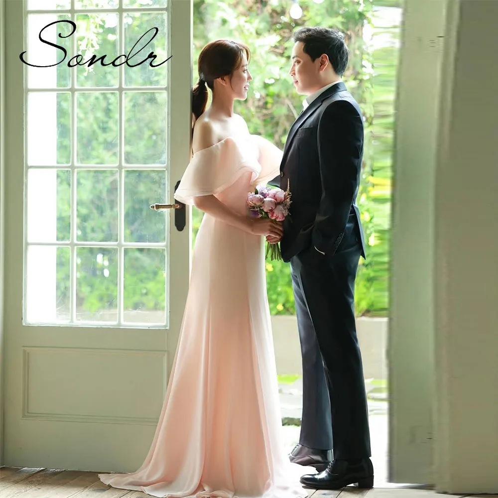 Sondr Pink Evening Dresses Elegant Boat Neck Ruffled Party Dresses Customized Corset Back Korean Wedding Dresses for Photo Shoot
Sondr Pink Evening Dresses Elegant Boat Neck Ruffled Party Dresses Customized Corset Back Korean Wedding Dresses for Photo Shoot