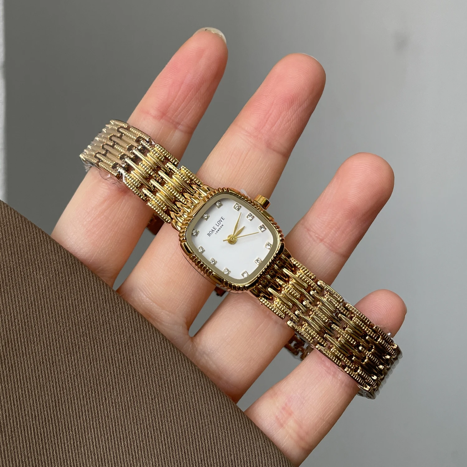 CILOA Fashionable, exquisite, niche, high-end stylish women's waterproof daily watch
CILOA Fashionable, exquisite, niche, high-end stylish women's waterproof daily watch