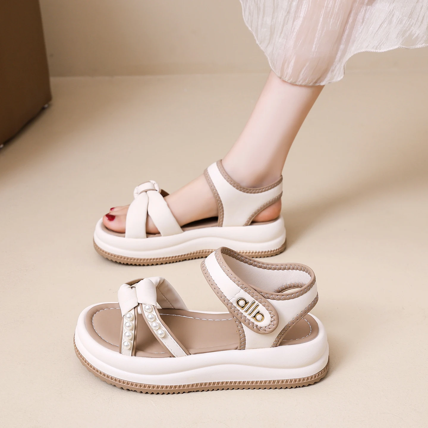 Summer New Women's Sandals, Fashionable Versatile One-Strap Slide Slippers, Flat Sole Comfortable, Casual Daily Wear & Beach Use
Summer New Women's Sandals, Fashionable Versatile One-Strap Slide Slippers, Flat Sole Comfortable, Casual Daily Wear & Beach Use