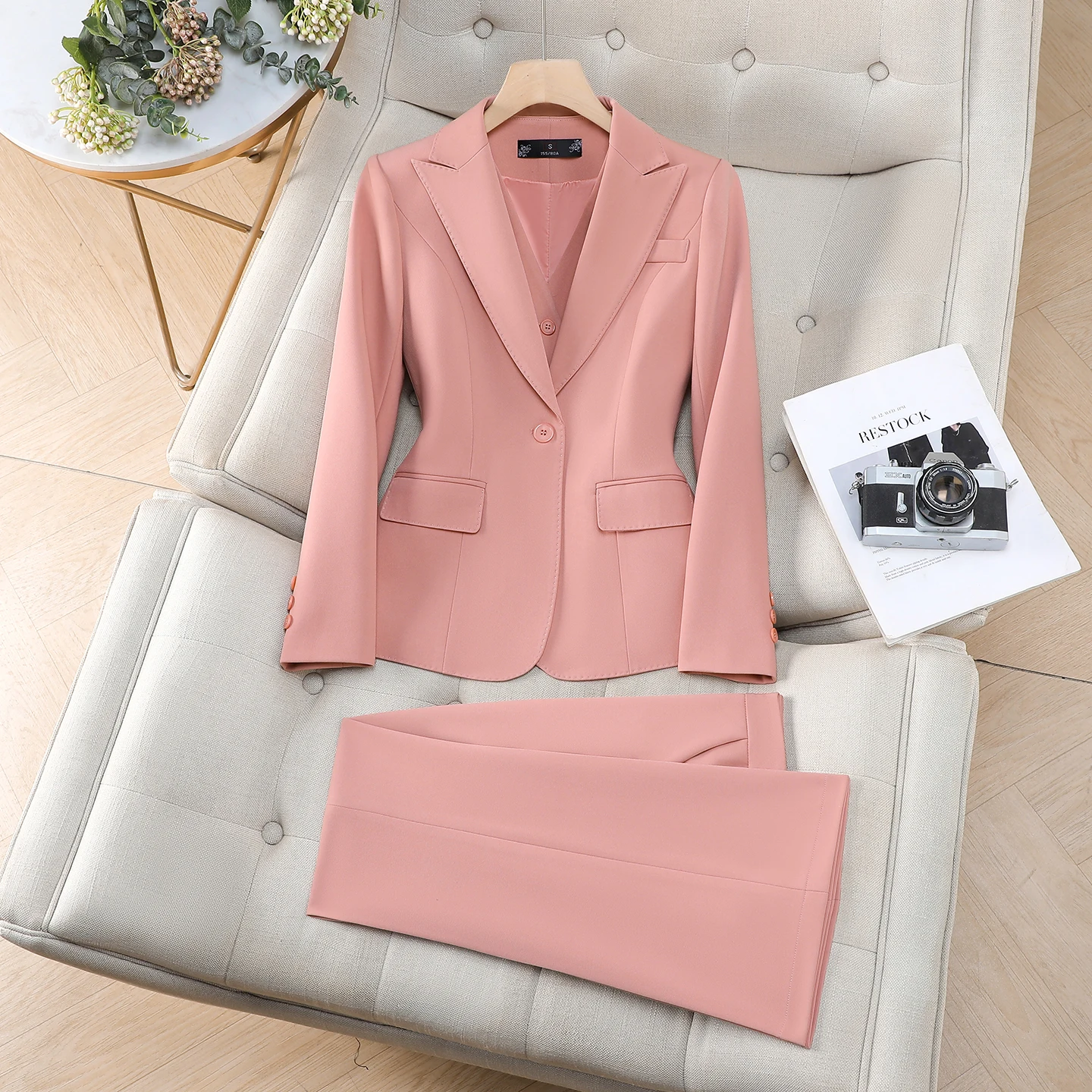 AIyssa Fashionable professional women's clothing, two-piece pants+blazers, exquisite elegant, 2026 spring/summer new collection
AIyssa Fashionable professional women's clothing, two-piece pants+blazers, exquisite elegant, 2026 spring/summer new collection