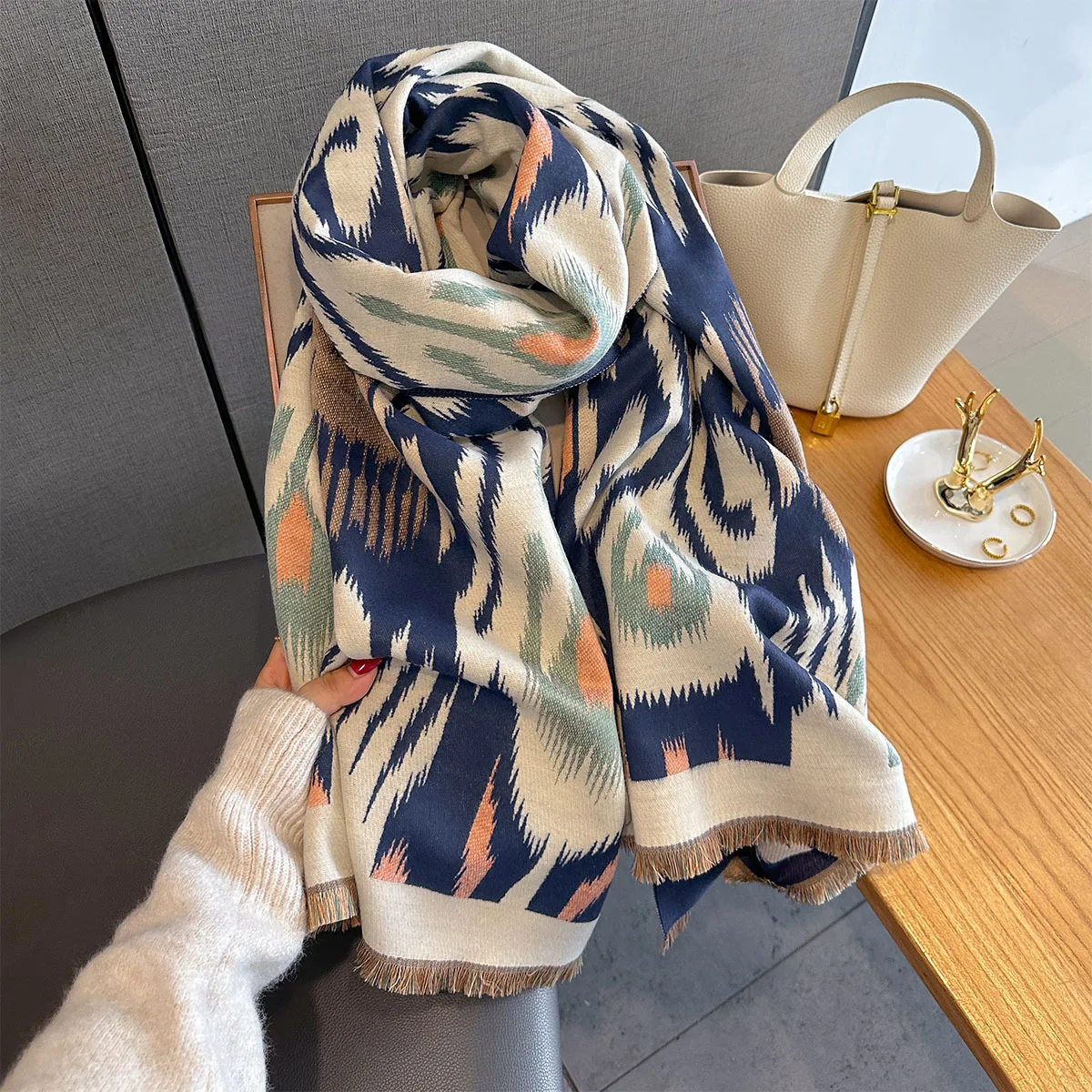 Кашемировый шарф, осенне-зимний женский толстый теплый шаль, женский роскошный качественный дизайн, шарфы с принтом лошади, одеяло, пончо Bufanda
Кашемировый шарф, осенне-зимний женский толстый теплый шаль, женский роскошный качественный дизайн, шарфы с принтом лошади, одеяло, пончо Bufanda