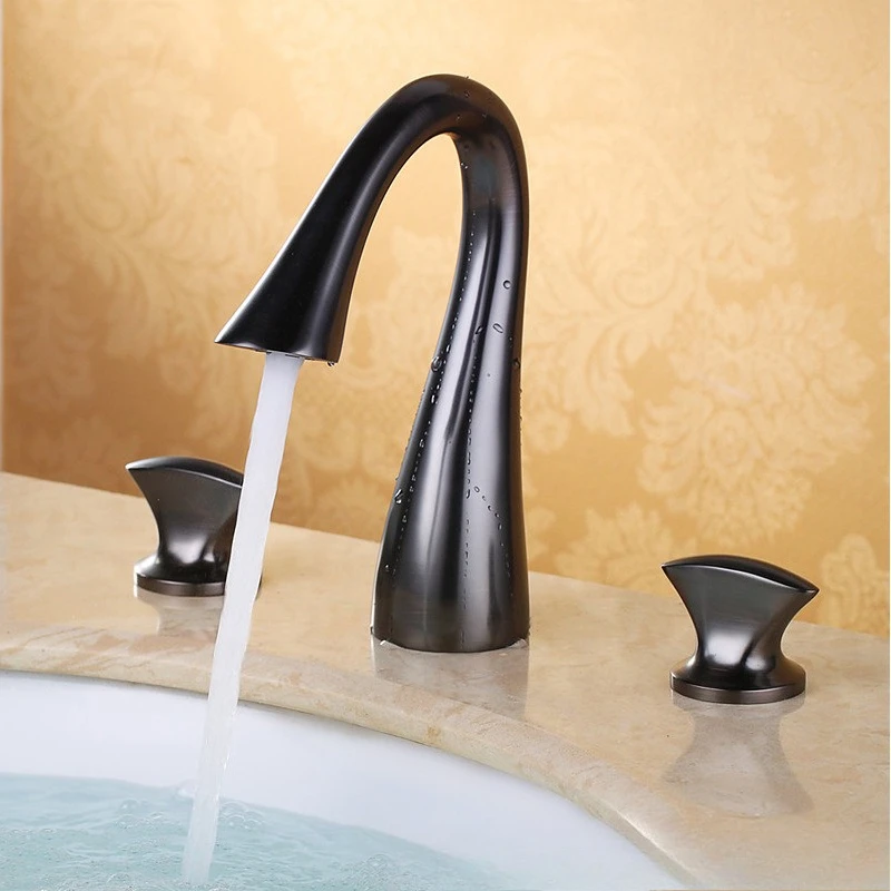 Three holes, bathroom cabinet, split type, basin, faucet, hot and cold, all copper.
Three holes, bathroom cabinet, split type, basin, faucet, hot and cold, all copper.