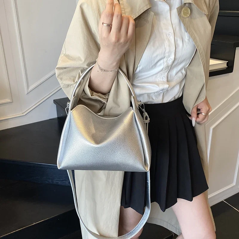 Parisian Elegant Large Capacity Diaper Bags For Ladies Chic Designer Shoulder Bag Simple Vintage Tote Bag Trendy Messenger Bag
Parisian Elegant Large Capacity Diaper Bags For Ladies Chic Designer Shoulder Bag Simple Vintage Tote Bag Trendy Messenger Bag