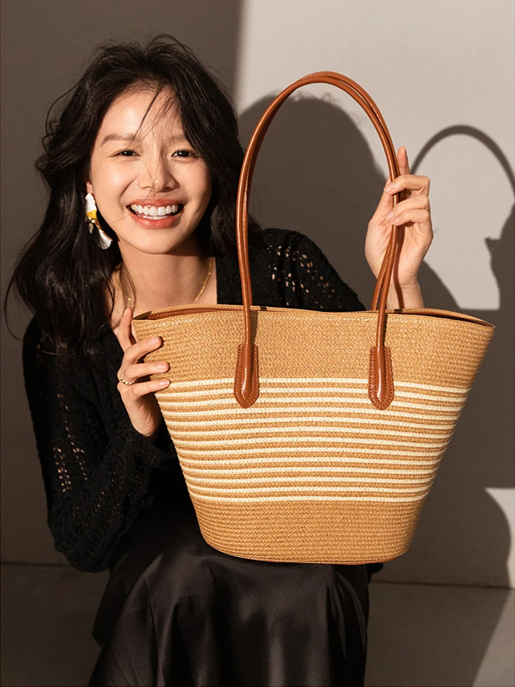 Raffia woven bag, large capacity tote bag, hand-held single beach vacation leisure shoulder bag for women
Raffia woven bag, large capacity tote bag, hand-held single beach vacation leisure shoulder bag for women