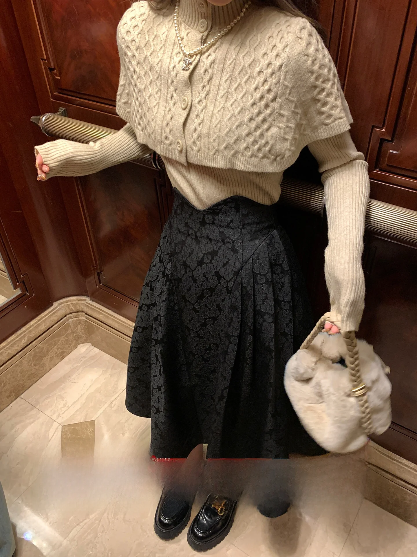 Женская юбка миди А-силуэта с вышивкой в стиле ретро, с завышенной талией, весенняя, утягивающая, повседневная, из полиэстера
Женская юбка миди А-силуэта с вышивкой в стиле ретро, с завышенной талией, весенняя, утягивающая, повседневная, из полиэстера