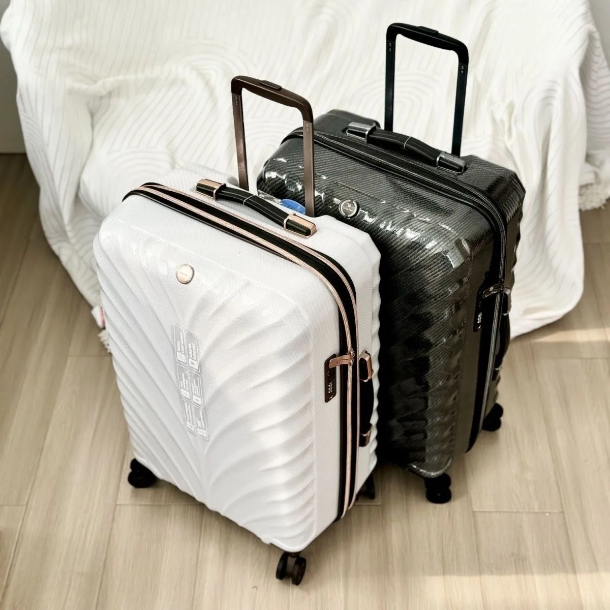 Ultra-Lightweight Carbon Fiber Suitcase - 1.9kg 20" Carry-On Travel Luggage with Silent Spinner Wheels Durable Shell 20/28 inch
Ultra-Lightweight Carbon Fiber Suitcase - 1.9kg 20" Carry-On Travel Luggage with Silent Spinner Wheels Durable Shell 20/28 inch