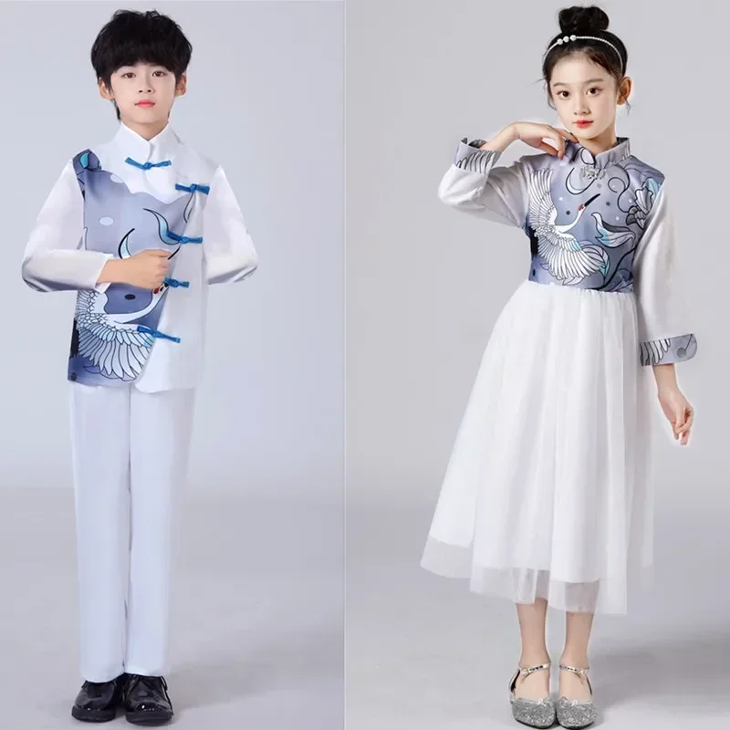 Girls in white dress primary and secondary school students poetry recitation chorus costumes Chinese style
Girls in white dress primary and secondary school students poetry recitation chorus costumes Chinese style