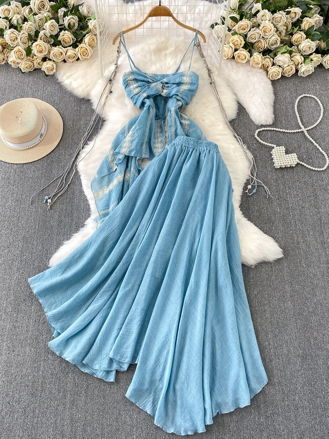 Elegant Embroidered Knot Tube Top Vest with Asymmetrical Midi Skirt Two Piece Set Vacation Style Sweet Gentlewoman
Elegant Embroidered Knot Tube Top Vest with Asymmetrical Midi Skirt Two Piece Set Vacation Style Sweet Gentlewoman