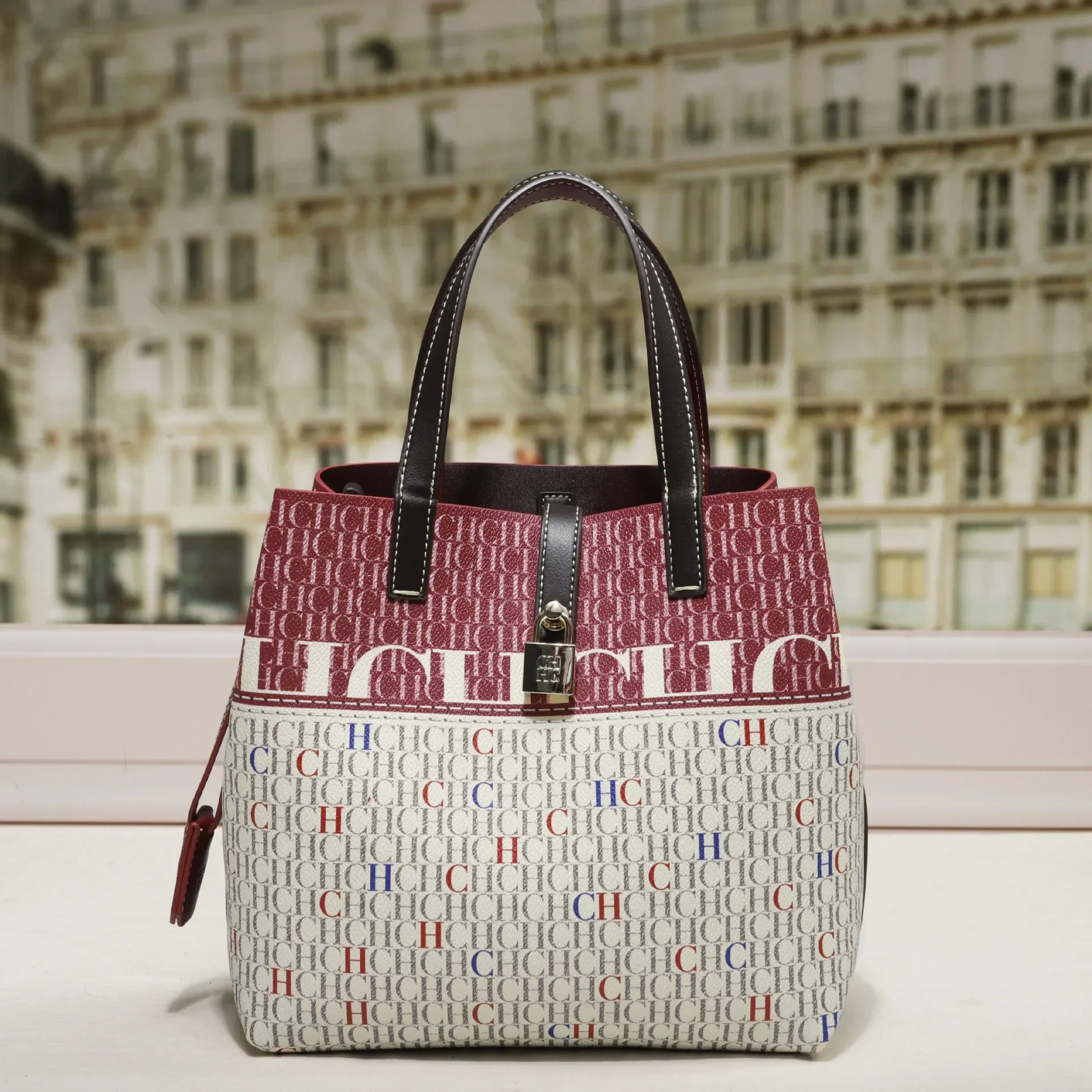 Модная женская сумка через плечо с буквенным логотипом из элегантной кожи и модным дизайном Парижа
Модная женская сумка через плечо с буквенным логотипом из элегантной кожи и модным дизайном Парижа