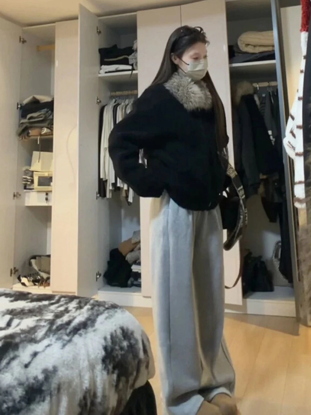 Ретро-стильное мягкое красивое черное короткое пальто свободного кроя для невысоких, модный топ, зима 2026, корейский стиль
Ретро-стильное мягкое красивое черное короткое пальто свободного кроя для невысоких, модный топ, зима 2026, корейский стиль