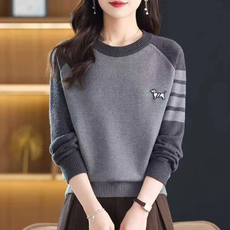 Autumn Winter Color Block Loose Slimming Base Shirt Fashionable Thickened Knitwear Women's Commute Style Casual Top
Autumn Winter Color Block Loose Slimming Base Shirt Fashionable Thickened Knitwear Women's Commute Style Casual Top