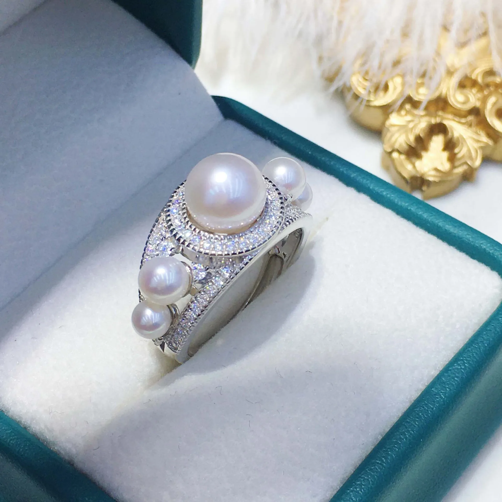 French Vintage S925 Sterling Silver Piping Natural Freshwater Multi-Bead Pearl Ring
French Vintage S925 Sterling Silver Piping Natural Freshwater Multi-Bead Pearl Ring