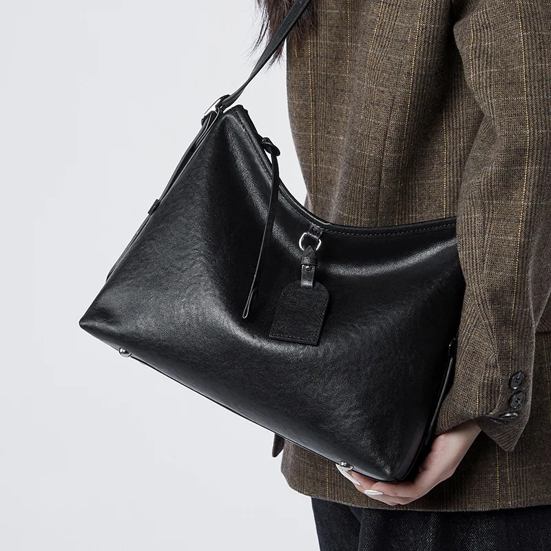Light Luxury Leather Shoulder Women's Bag Soft Leather Large Capacity Leather Underarm Bag Retro Fashion Shoulder Crossbody Bag
Light Luxury Leather Shoulder Women's Bag Soft Leather Large Capacity Leather Underarm Bag Retro Fashion Shoulder Crossbody Bag