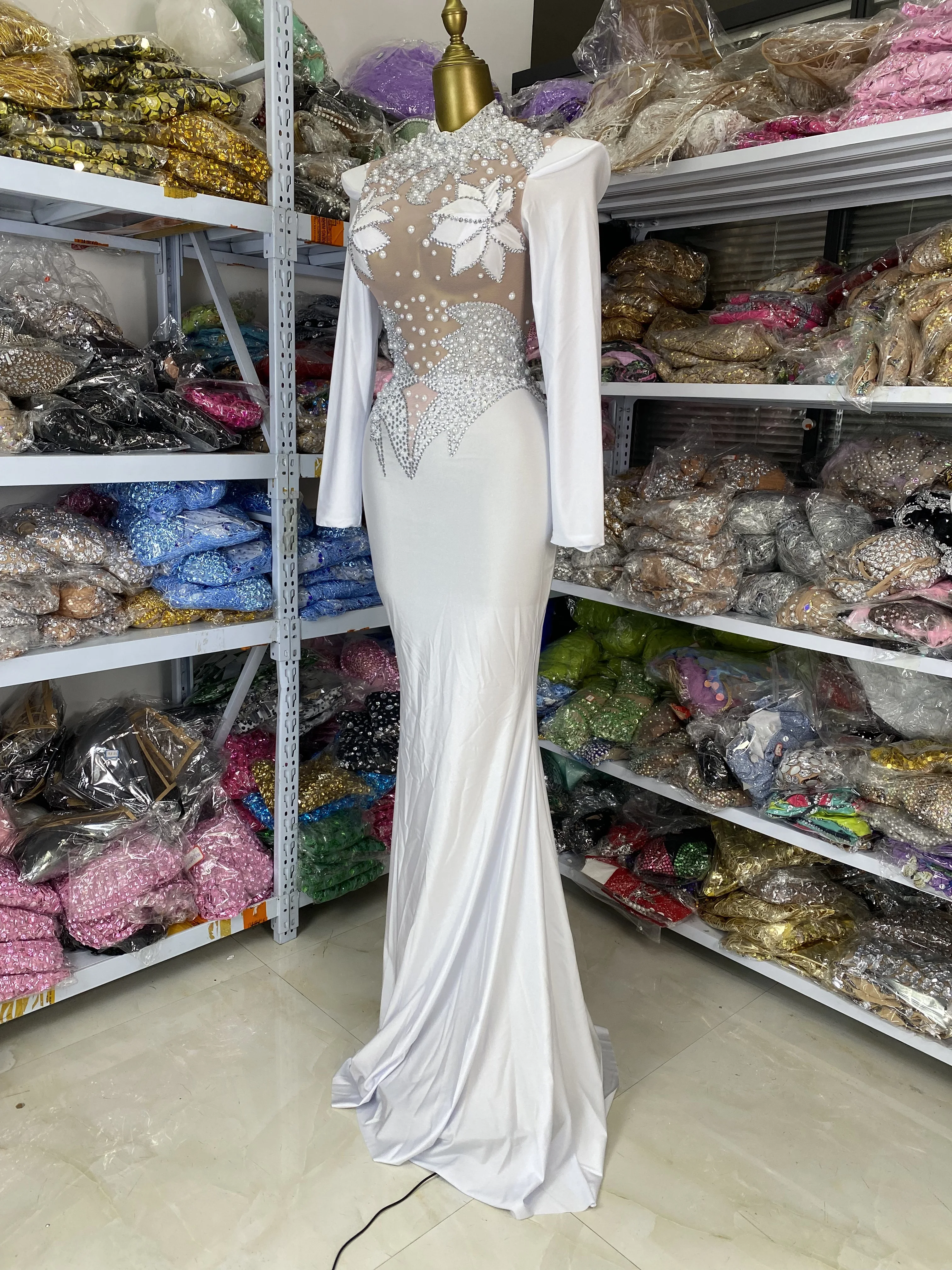 Women Luxury Designer White Sparkly Pearls Studded Rhinestones Long Sleeve Maxi Long Celebrity Wedding Evening Party Gala Gowns
Women Luxury Designer White Sparkly Pearls Studded Rhinestones Long Sleeve Maxi Long Celebrity Wedding Evening Party Gala Gowns
