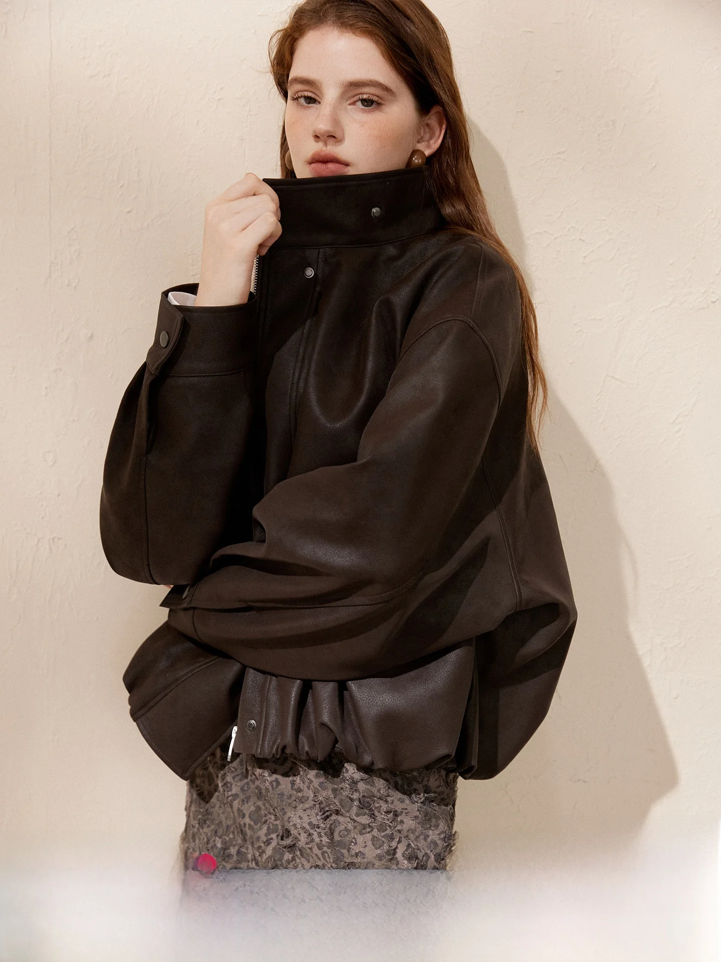 Casual Loose Fit PU Leather Biker Jaet with Metal Wire Knitted Vest And Leopard Print Skirt for Women ort Outerwear
Casual Loose Fit PU Leather Biker Jaet with Metal Wire Knitted Vest And Leopard Print Skirt for Women ort Outerwear