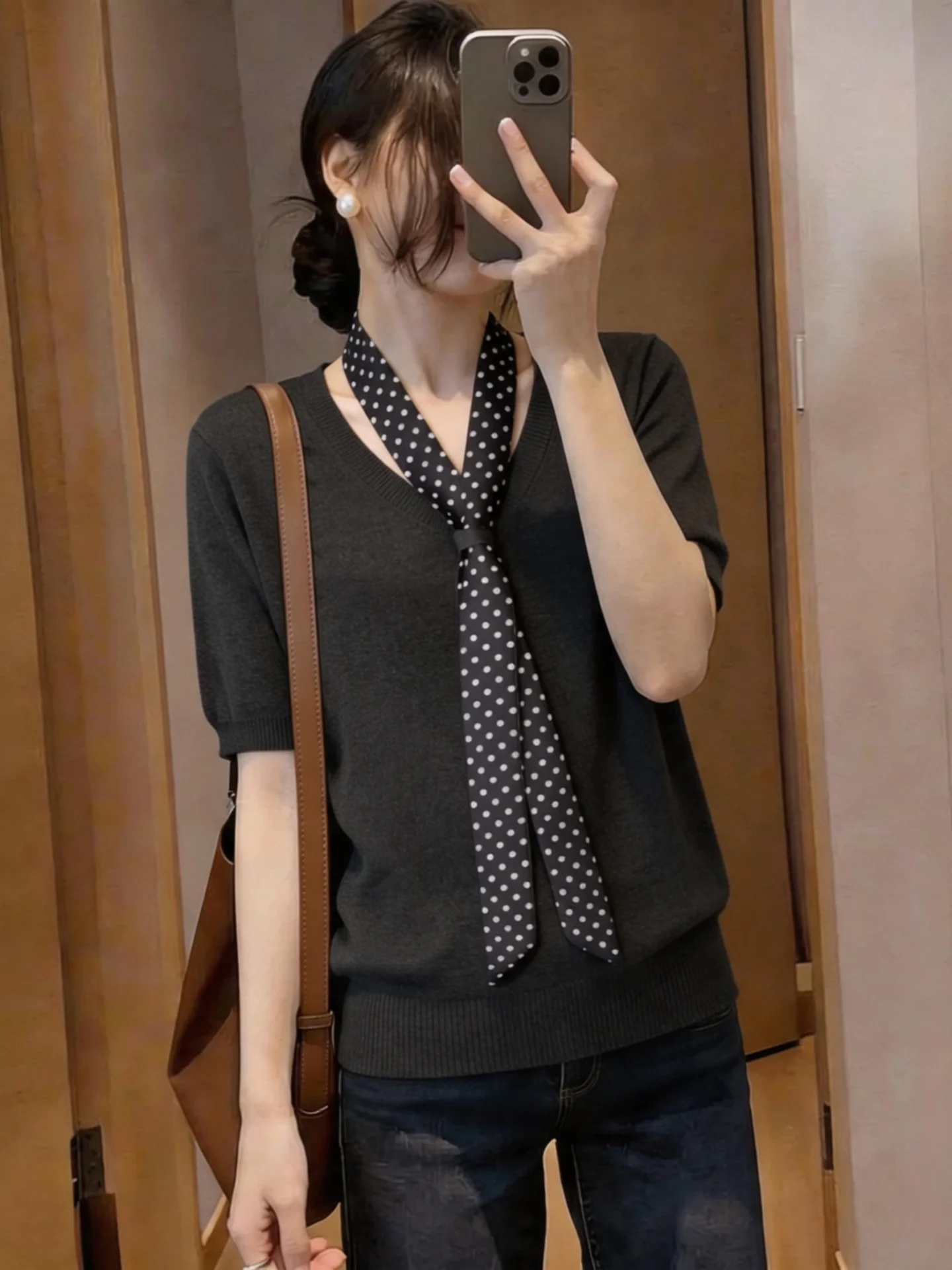Summer New Polka Dot Tie V Neck Short Sleeve Ice Silk T Shirt Women's Base Shirt plus Size Slimming High End Feeling Top
Summer New Polka Dot Tie V Neck Short Sleeve Ice Silk T Shirt Women's Base Shirt plus Size Slimming High End Feeling Top