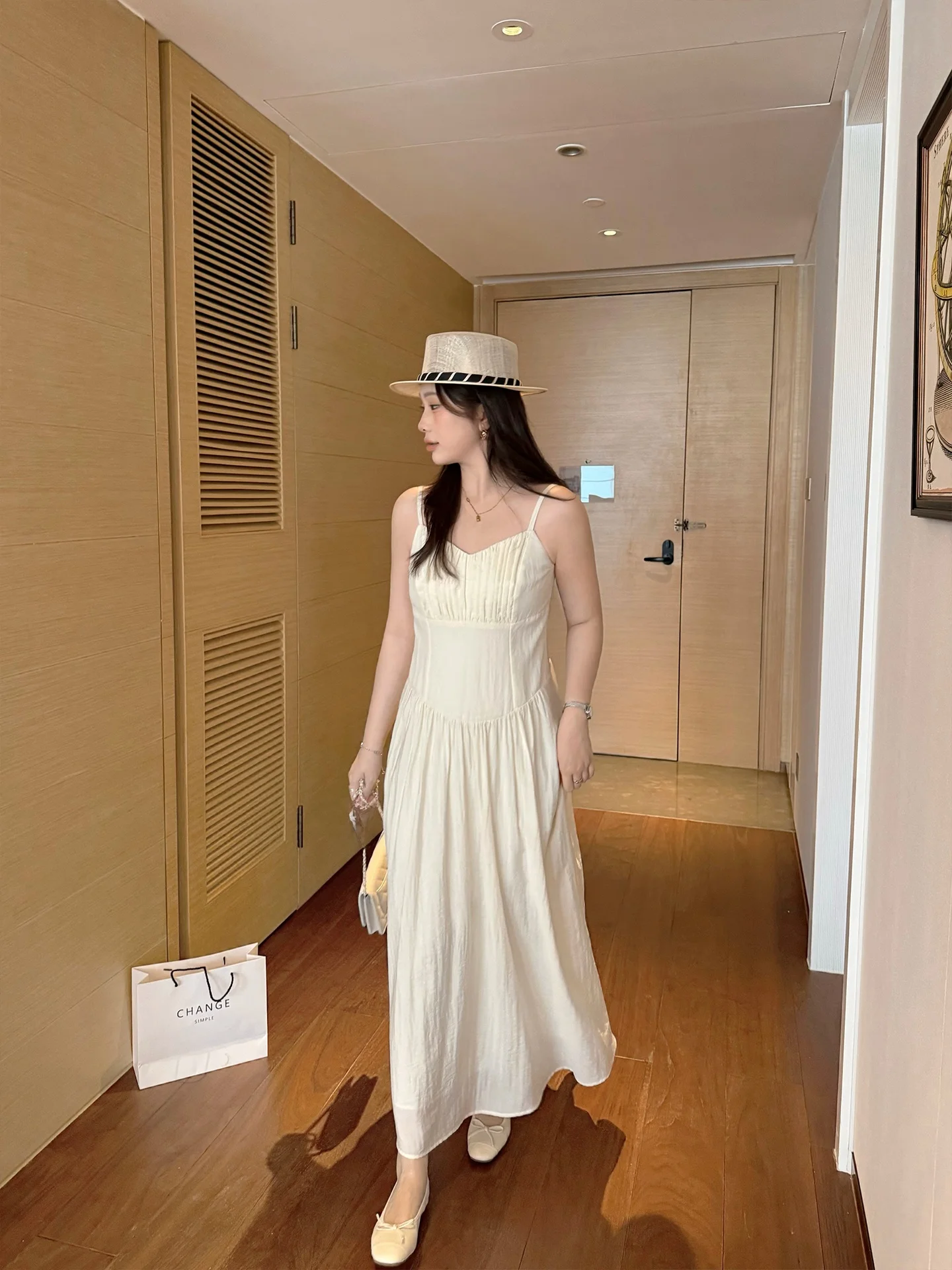 Dawen Large Size Women's Micro Fat Sister MM Accordion Ruffle Learsel Slimming Strap Dress Elegant V-neck A-line Silhouette
Dawen Large Size Women's Micro Fat Sister MM Accordion Ruffle Learsel Slimming Strap Dress Elegant V-neck A-line Silhouette