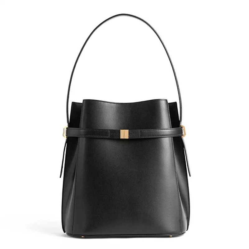 The new minimalist bucket bag features a niche design, a single-shoulder tote bag, and a versatile commuter crossbody bag
The new minimalist bucket bag features a niche design, a single-shoulder tote bag, and a versatile commuter crossbody bag