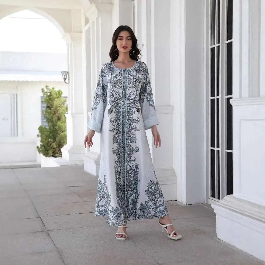 SW1106 Muslim standing collar women's long robe printed with diamond studded beads new dress Abayas
SW1106 Muslim standing collar women's long robe printed with diamond studded beads new dress Abayas